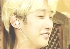 greyjoyofpyke:  jinchan acting out a scene where chansik is the male lead and jinyoung