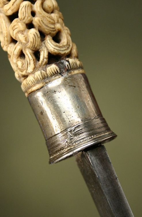 art-of-swords:  Burmese Dha Sword Dated: circa 18th century Culture: Burmese Medium: steel, ivory (or bone), copper, wood, silver  Source: Copyright © 2013 Historical Arms & Armor 