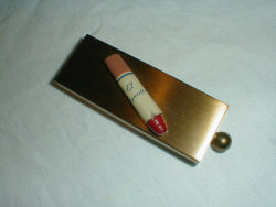 thegolddig:    vintage 1940s purse ashtray/portable pocket(more information, more gold)