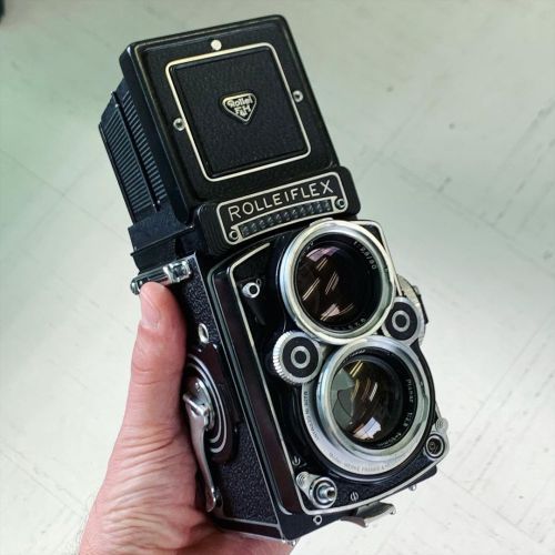 Never gonna say no to a beautiful white face Rollei. What’s your favorite TLR? #camera #cameraporn #