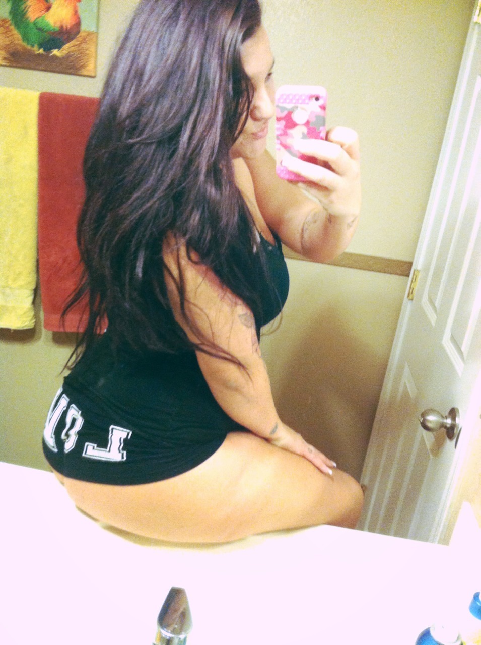 lotzoflust:  The arch in my back leading to my bum is my weak spot for kisses.  