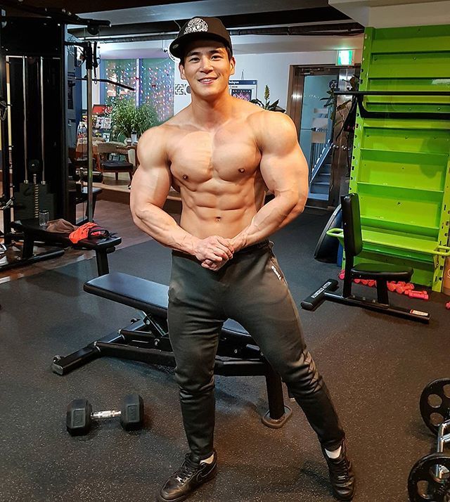   Musclemania Pro Jun Choi (최성준)   