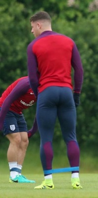 muskybro:  mensbuttsandass: Ross Barkley the musk in those tights…