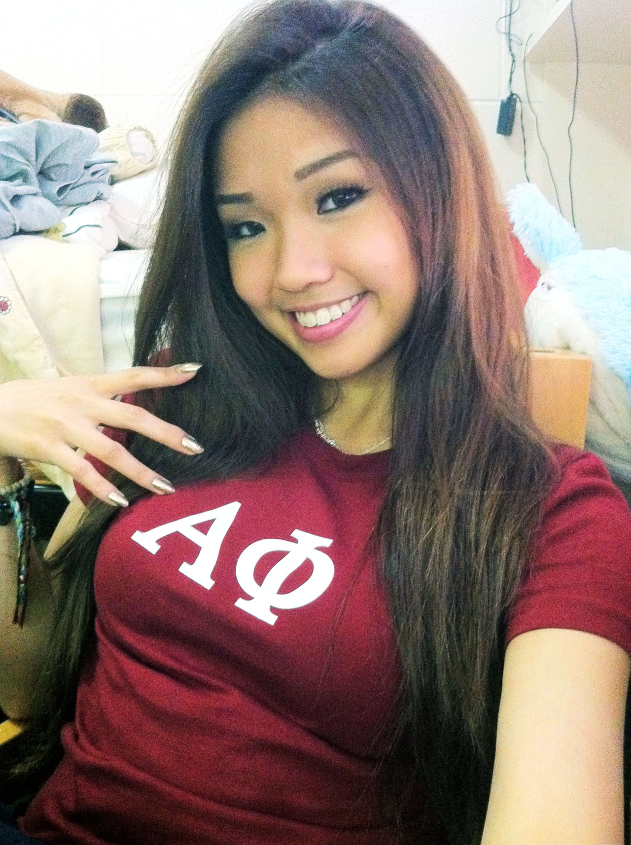fuckyeahhsexyasians:  Instagram: letingc Alpha phi &lt;3 http://la-kuna.tumblr.com