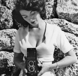 portraitorieneted:  Bunny Yeager, Self-portrait