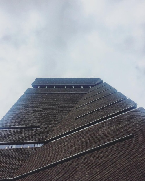 Tate Modern, Switch House by Herzog & de Meuron, 2016
“How is rhythm represented in the design of switch house?”