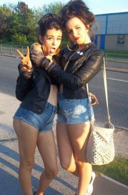 chavslutsandslags:  Two Dirty Chavs!