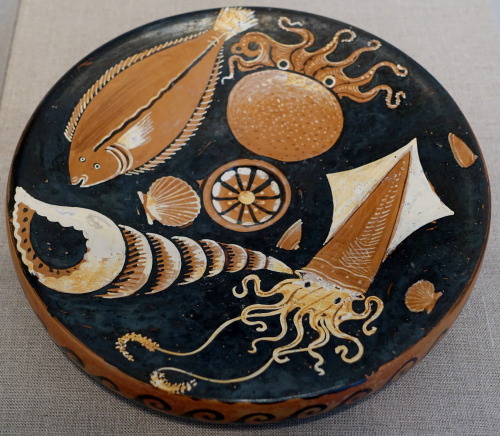 Apulian red-figure terracotta fish plate.  Attributed to the workshop of the Darius Painter; ca. 340