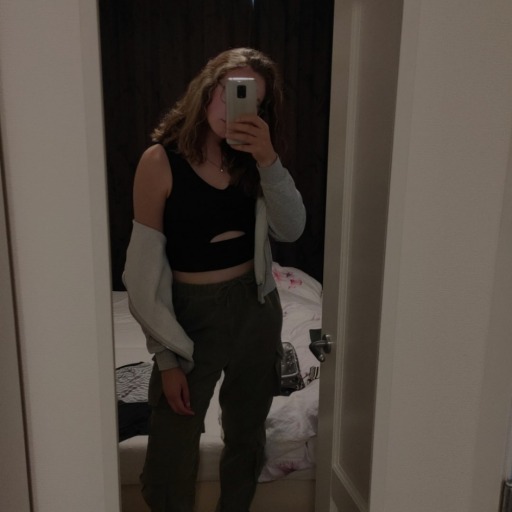 glglbd-nothingnew: girl, I’d give you my fav hoodie