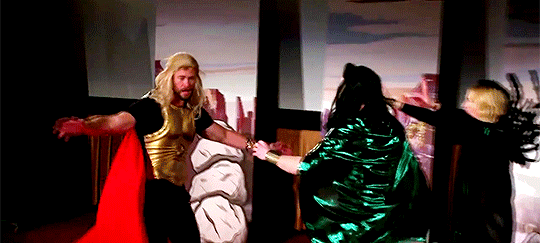 notcaycepollard:  greatcateblanchett: Thor Ragnarok cast crashed a screening of Thor