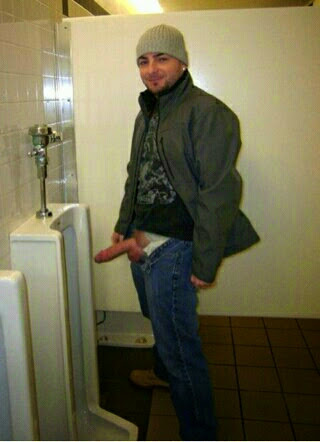 straightguyscocksout:  straightguyscocksout.tumblr.com 