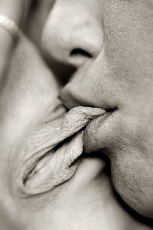 mylittleguiltypleasure:  frozenrope69:  Taking your lips in mine. The feel of your