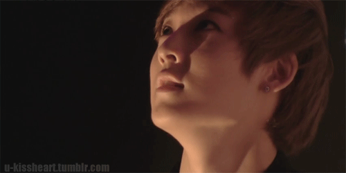 u-kissheart:  ♥ \(//∇//)\ 