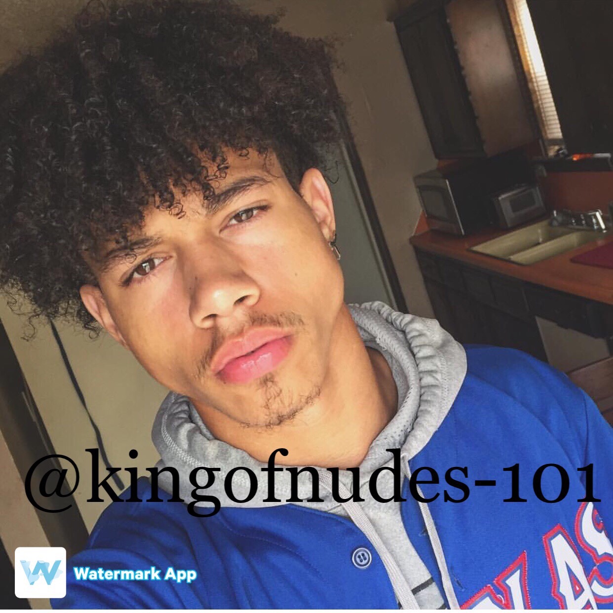 kingofnudes-101:  Kik or email me to buy his pics and videos 😛🍆😍  Kik: kingofnudes101