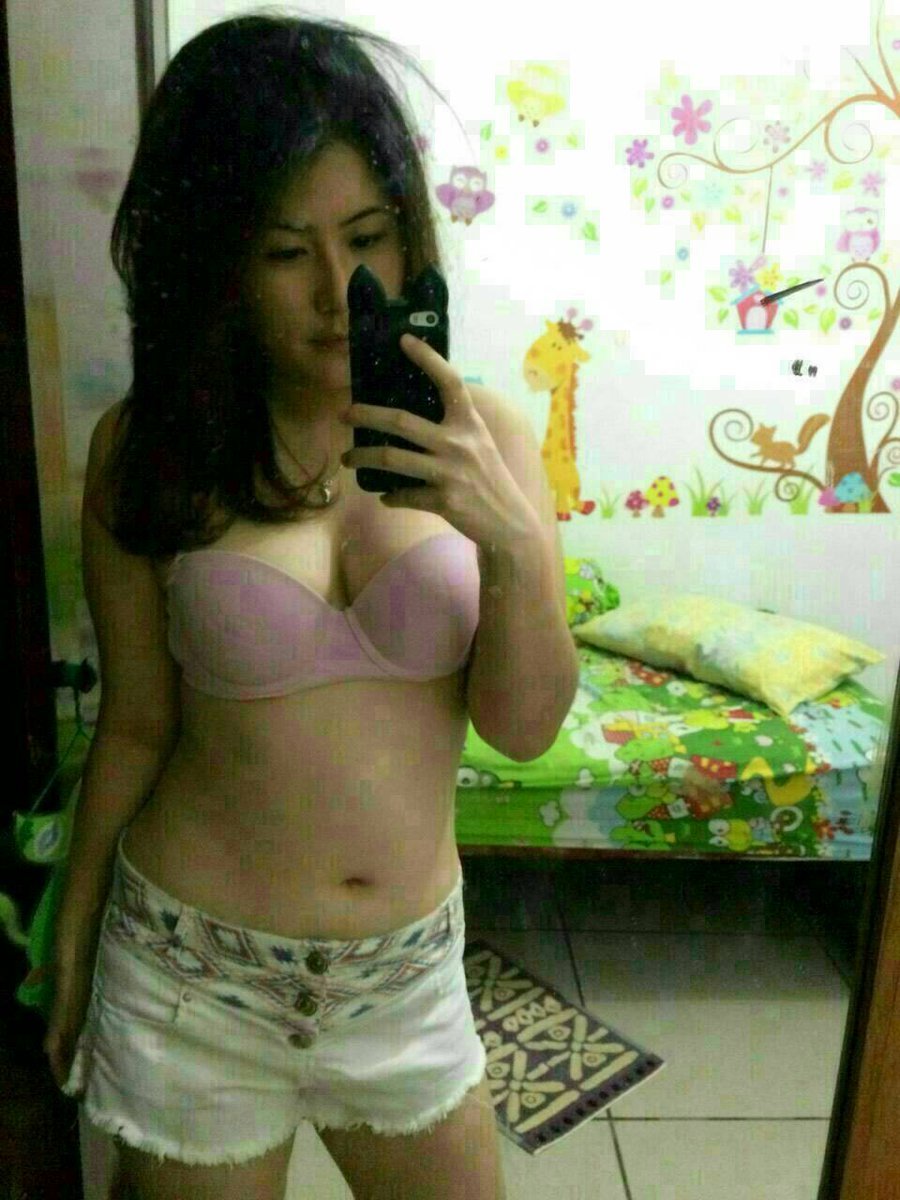 themalaysexaddict:  Hey kids! Spot and circle the differences between these two pictures!