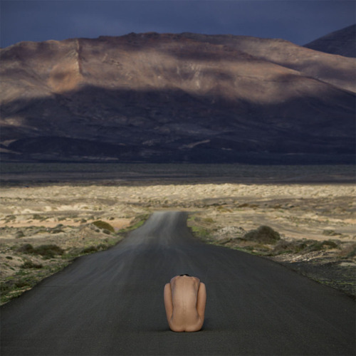 Alone in the road.Photo by Volt Aire.Fuerteventura, SpainInstagram/Romi Muse