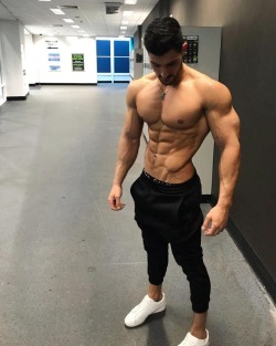 bicepsinsleeves:How about those Abs! @nicholasgala
