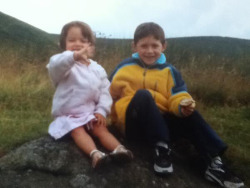Vsirin:  @Katied0O: Waving To The Haters With @Niallofficial Pic.twitter.com/Ypxxtsmc