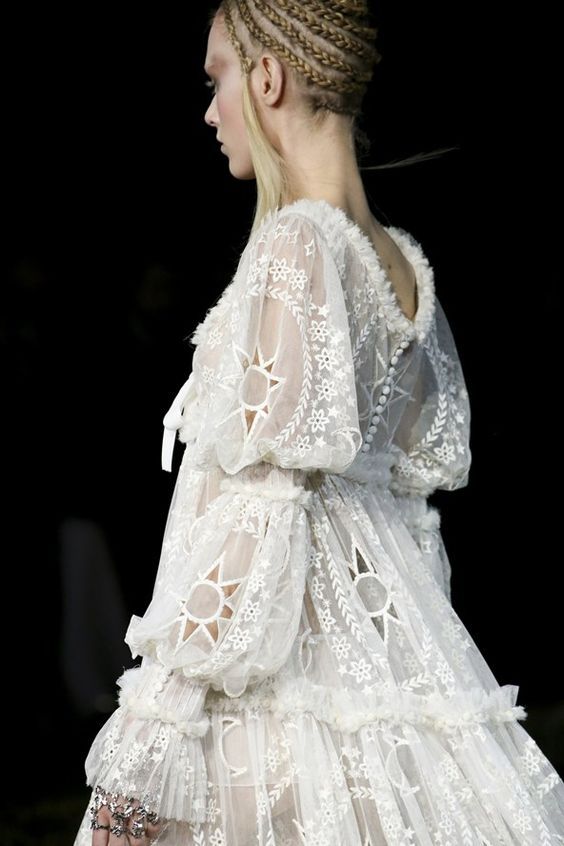 sartorialadventure:  Alexander McQueen, fall 2014