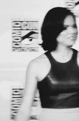 savioursqueen:   requested by buffytardis  Lana Parrilla + the seating arrangements [aka the subtle way of pointing out how she and Jen are always seated so far away from each other] 