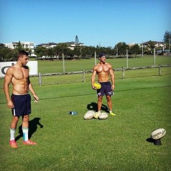 aplethoraofmen:  Shirtless Practice