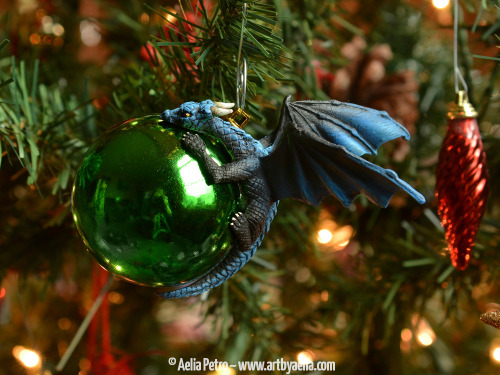 miss-kitty-fantastico:sosuperawesome:Dragon Baubles by Aelia Petro on EtsyBrowse more curated dragon