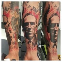 fuckyeahtattoos:  H.P. Lovecraft by J. Vall