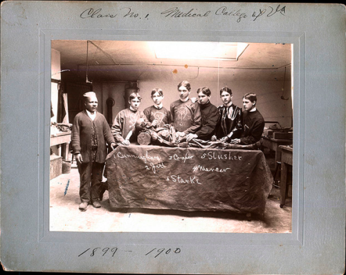  Medical students from the Medical College of Virginia at the dissection table in Anatomy lab (1898-1910). 