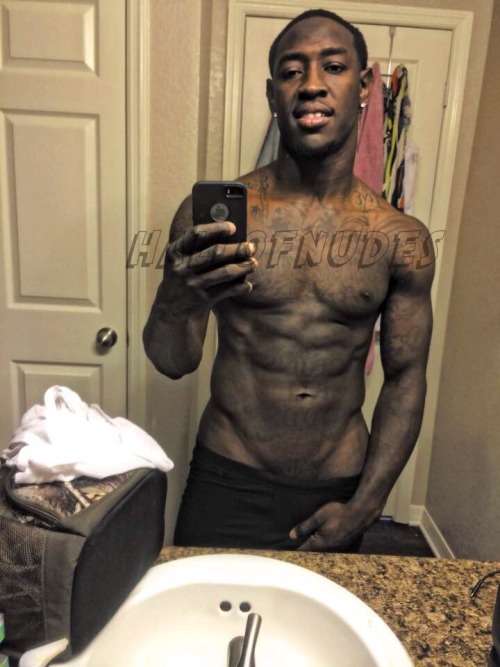 hallofnudes:  Who doesn’t love some dark chocolate