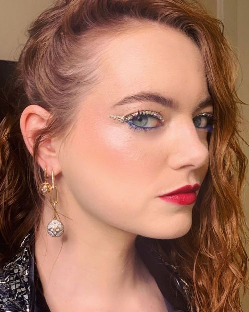 rachelgoodwinmakeup Major 80s vibes ✨ #emmastone heading to the #metgala in @louisvuitton Hair 