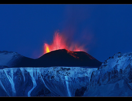 New Crater - Eyjafjallajokull Eruption by orvaratli on Flickr.