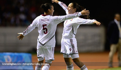 vinotintosoy:  VENEZUELA TRIUNFA EN SU DEBUT ANTE COSTA RICA  La selección de Venezuela derrotó 3-0 a las anfitrionas de la Copa Mundial Femenina Sub-17 de la FIFA Costa Rica 2014 en el debut de ambos equipos en la competición. El partido, correspondiente