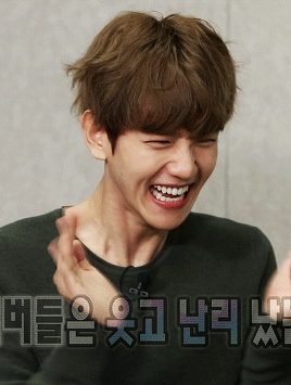 tipannies:  puppy byun looking handsome in green 