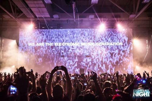 lightsallnighttx:  #TBT Above &amp; Beyond showing Dallas some Group Therapy.