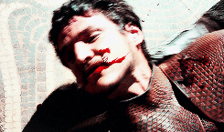 villainthirst:  Don’t leave me alone in this world. 
