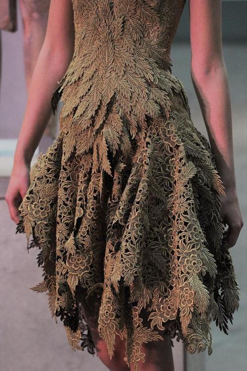 artfulfashion:Franck Sorbier Details Haute Couture Spring 2016; PFW