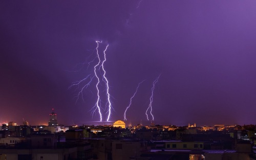 stonelpaesedellemeraviglie:  Italy: Sicily, Palermo Thunderstorm 22/23 June 2016 