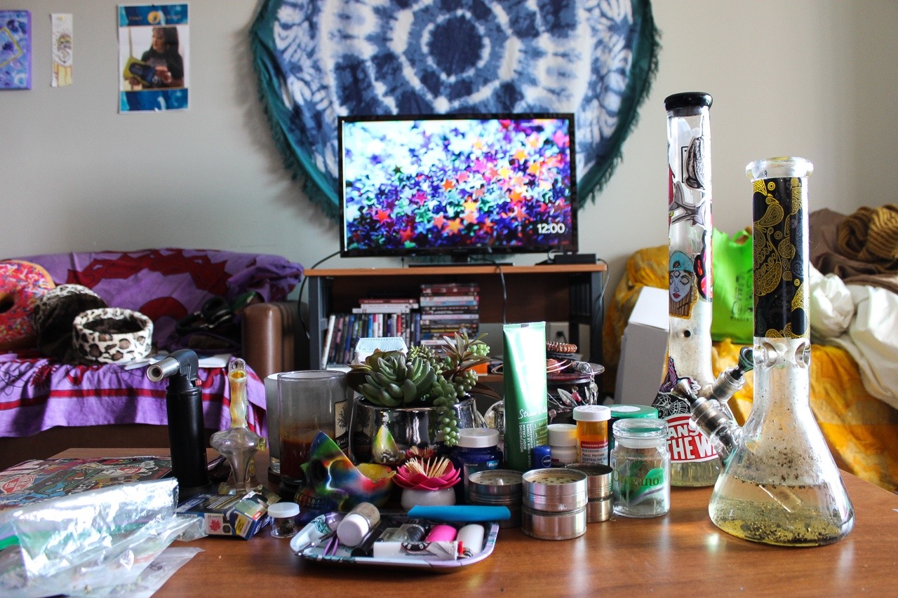 ripninhale420: Sesh table shenanigans  