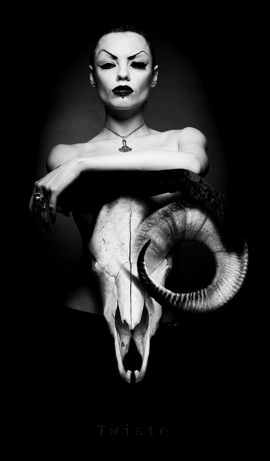 lady-circus:  My Post “T w i s t e d” Art by : Koshka-black On deviantart Koshka-black.deviantart.com