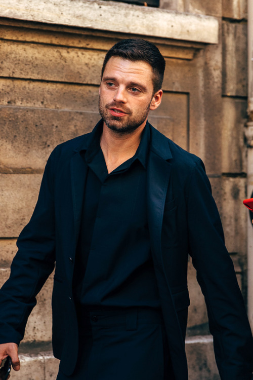 Sebastian Stan after the Valentino fashion show (2019).