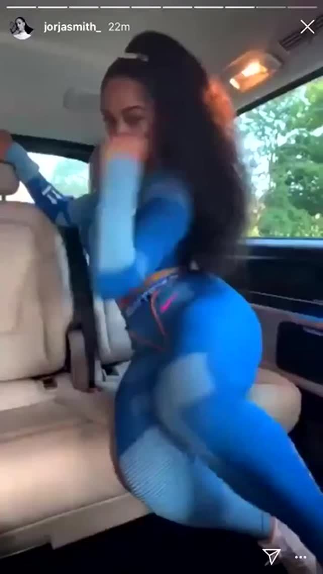 cloutfiend:Jorja Smith is TOO fine 😭😭