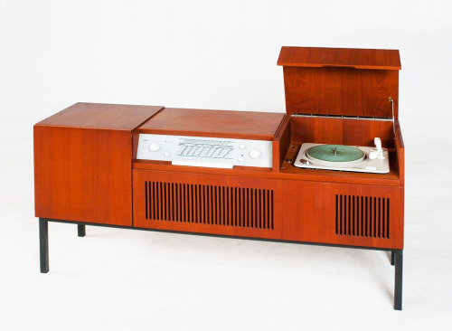 Herbert Hirche, Braun “Musikschrank” HM 6-81, 1957. Via Lauritz / Museum der Dinge