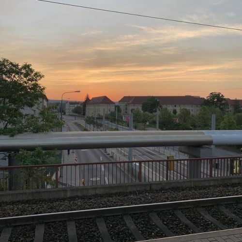 Guten Morgen. Zum Glück  ist heute schon Donnerstag  (hier: S-Bahn Dresden-Dobritz)www.insta