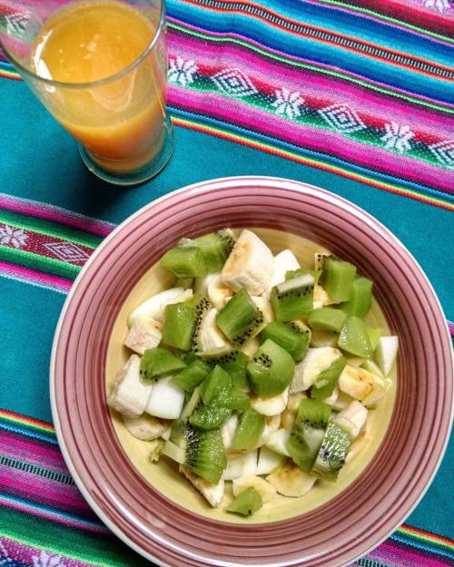 Sunday’s breakfastGreen apple Banana Kiwi  Orange juice#fruits #breakfast #food #vegan