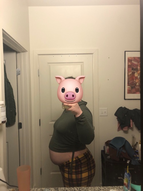 certifiedfeedee:Pants or no pants, that is the question 
