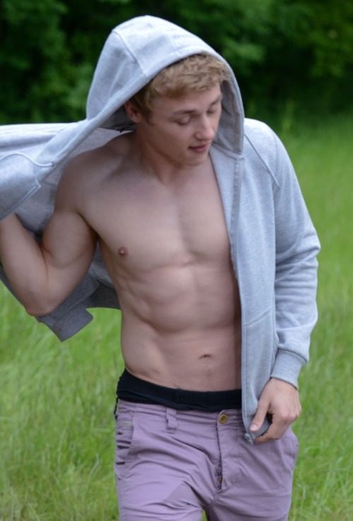 scally69:  muteboi4eva:  Mmmm….Ben Hardy!  Ben certainly knows how to show a fantastic tight body this is so so gorgeous xxxxx  Yummy Peter lol