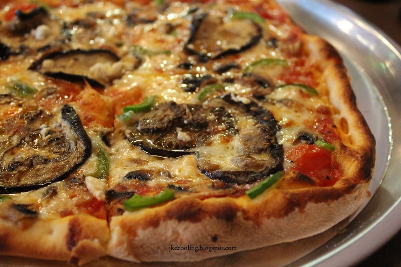im-horngry:  Vegan Pizza - As Requested! 