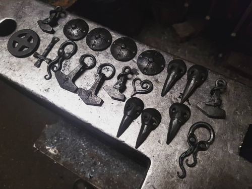 Yet some more pendants fresh from the forge waiting to start their journey across the high seas. Gra