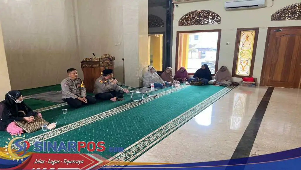 Kapolsek Klari Gelar Jumat Curhat, Tampung Keluhan Ibu-Ibu Majelis Taklim soal Maraknya Remaja Konsumsi Obat Terlarang