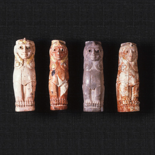 Four ivory sphinxes from Acemhöyük, Turkey. Pratt ivories, Metropolitan Museum of Art.Learn more / D